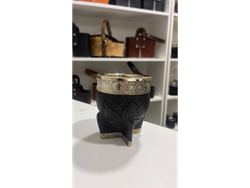 MATE IMPERIAL CON BASE COMPLETA CUERO REPUJADO NEGRO ( SIN BOLITAS)