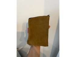 YERBERA DE CUERO MOSTAZA