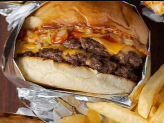 2 HAMBURGUESAS CHESSE EMMA+PAPAS