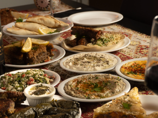 Picada Premium Con Reposicion x Persona + 1 Bebida x Persona de 500ml x 1:30Hs de Armenian Restaurante