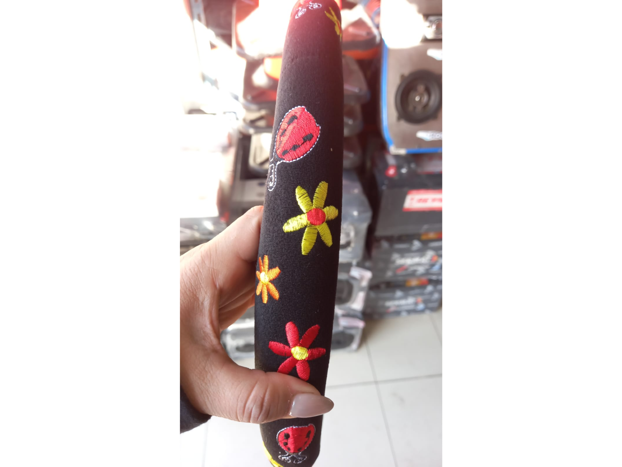 CUBRE VOLANTE BORDADO