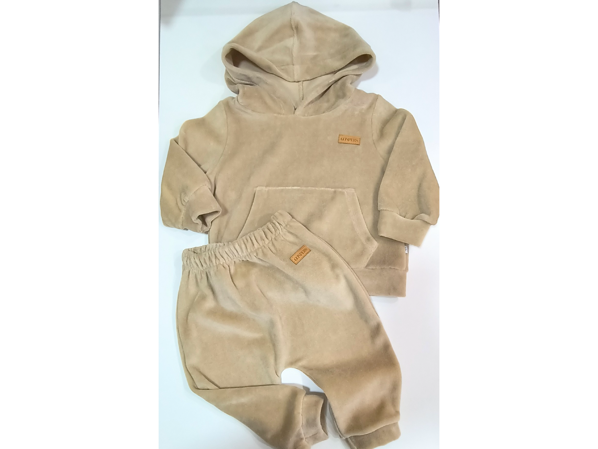 Conjunto de plush beige talle 6 meses