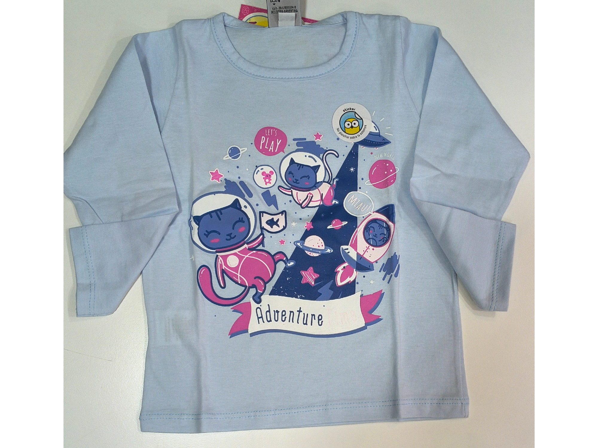 Remera Adventure Gatitos talle 2 años