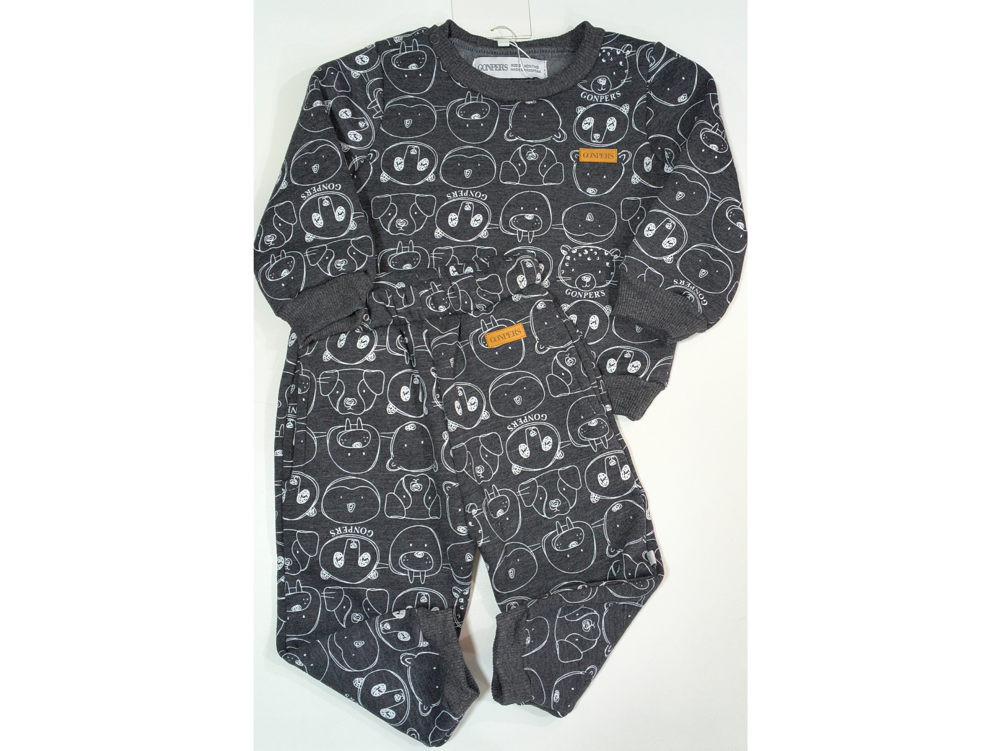 Conjunto friza premium gris talle 9 meses