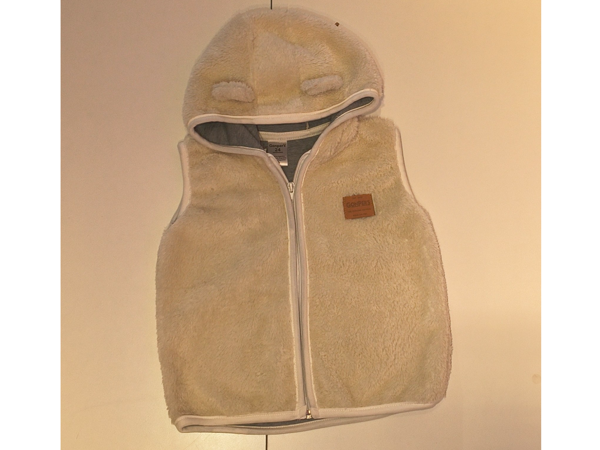 Chaleco de corderito natural, talle 24 meses