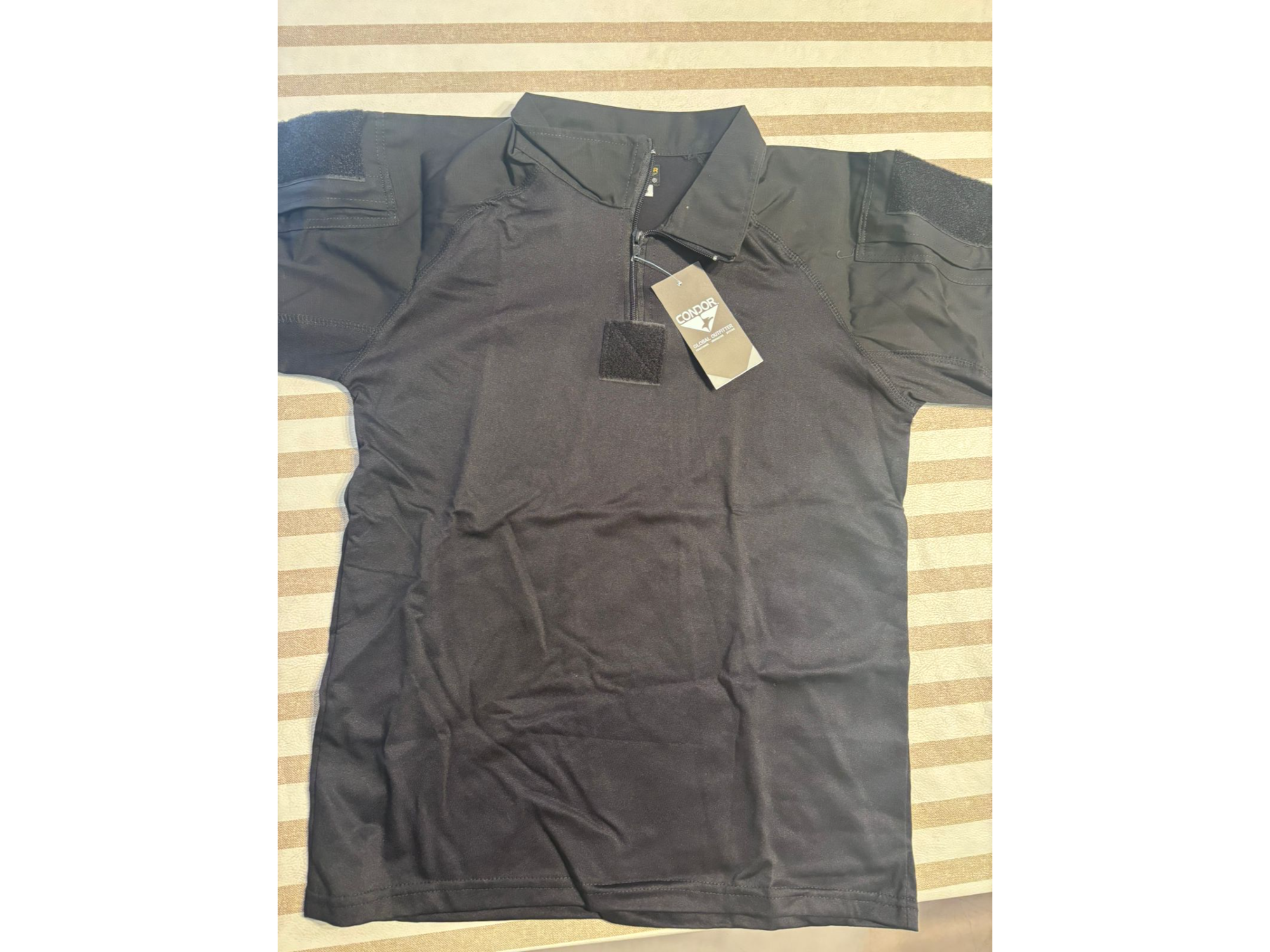 BAJO CHALECO NEGRO (MANGAS CORTAS)