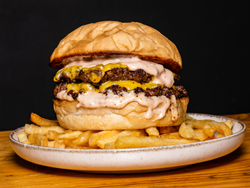 Cheeseburger TRIPLE + Papas