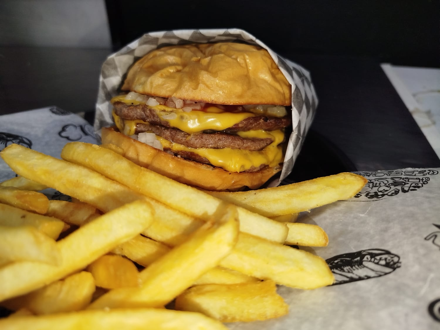 COMBO 2: 4 BURGER DOBLES + PAPAS+ GASEOSA
