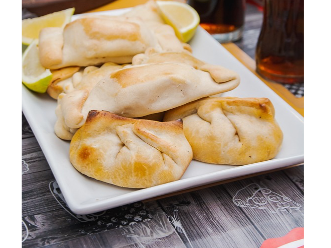 2 doc de empanadas + bebida 2L