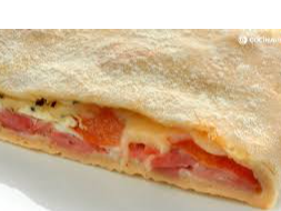 calzon de jamon-queso-tomate