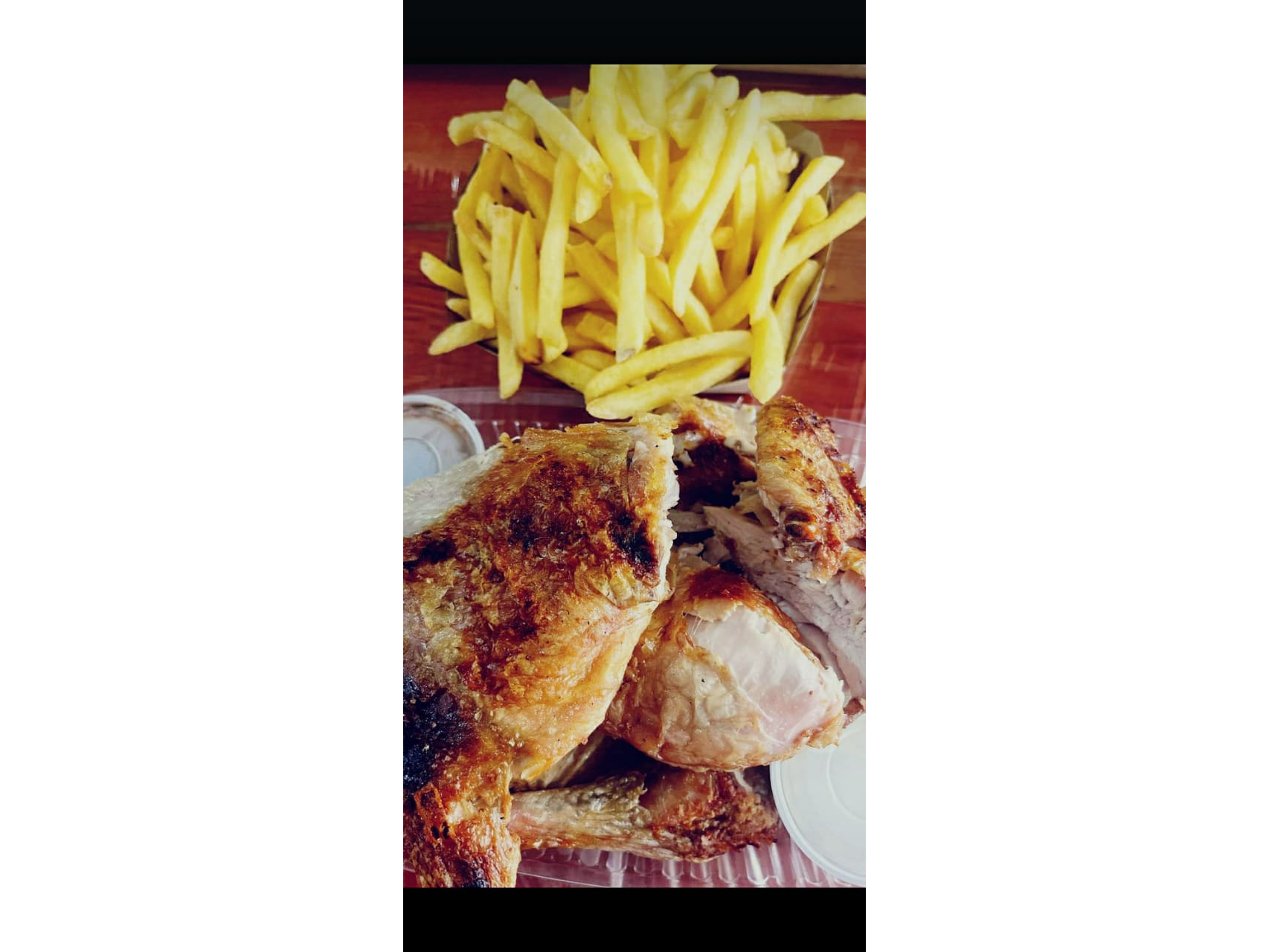 Pollo alas brazas con fritas