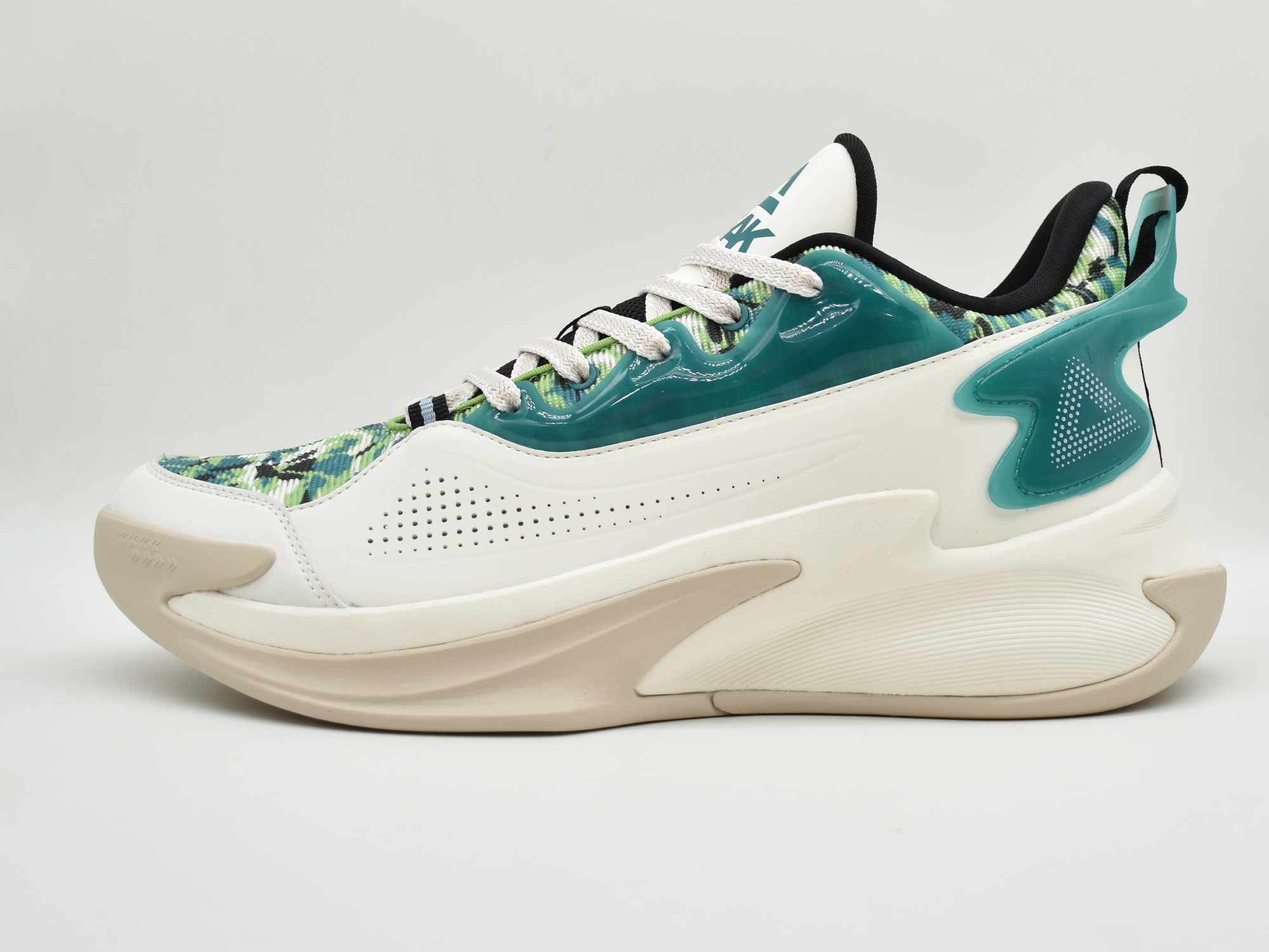 Peak - basketball match shoes - white grass green