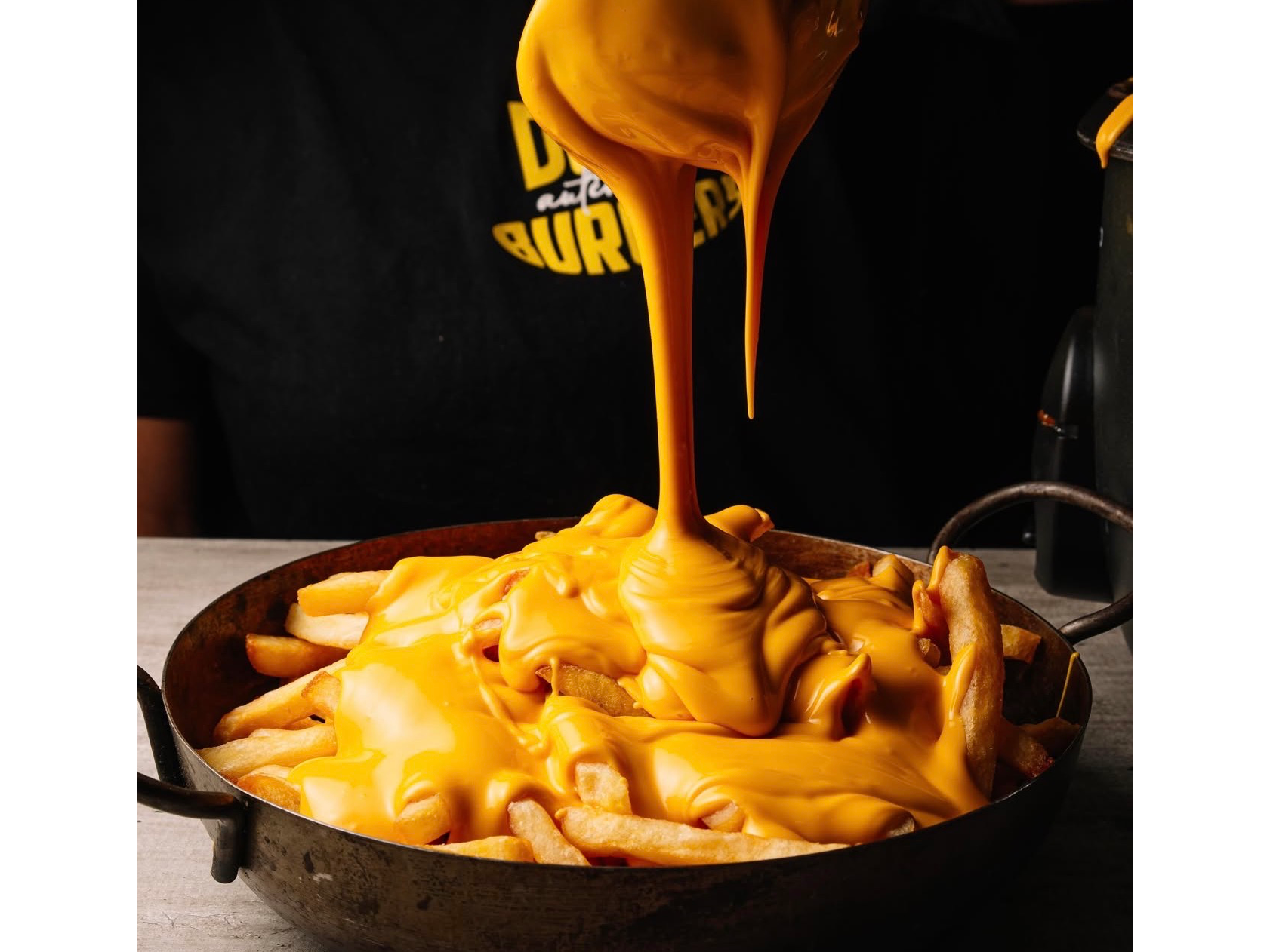 🍟PAPAS CON CHEDDAR+ 2 SALSAS A ELECCIÓN