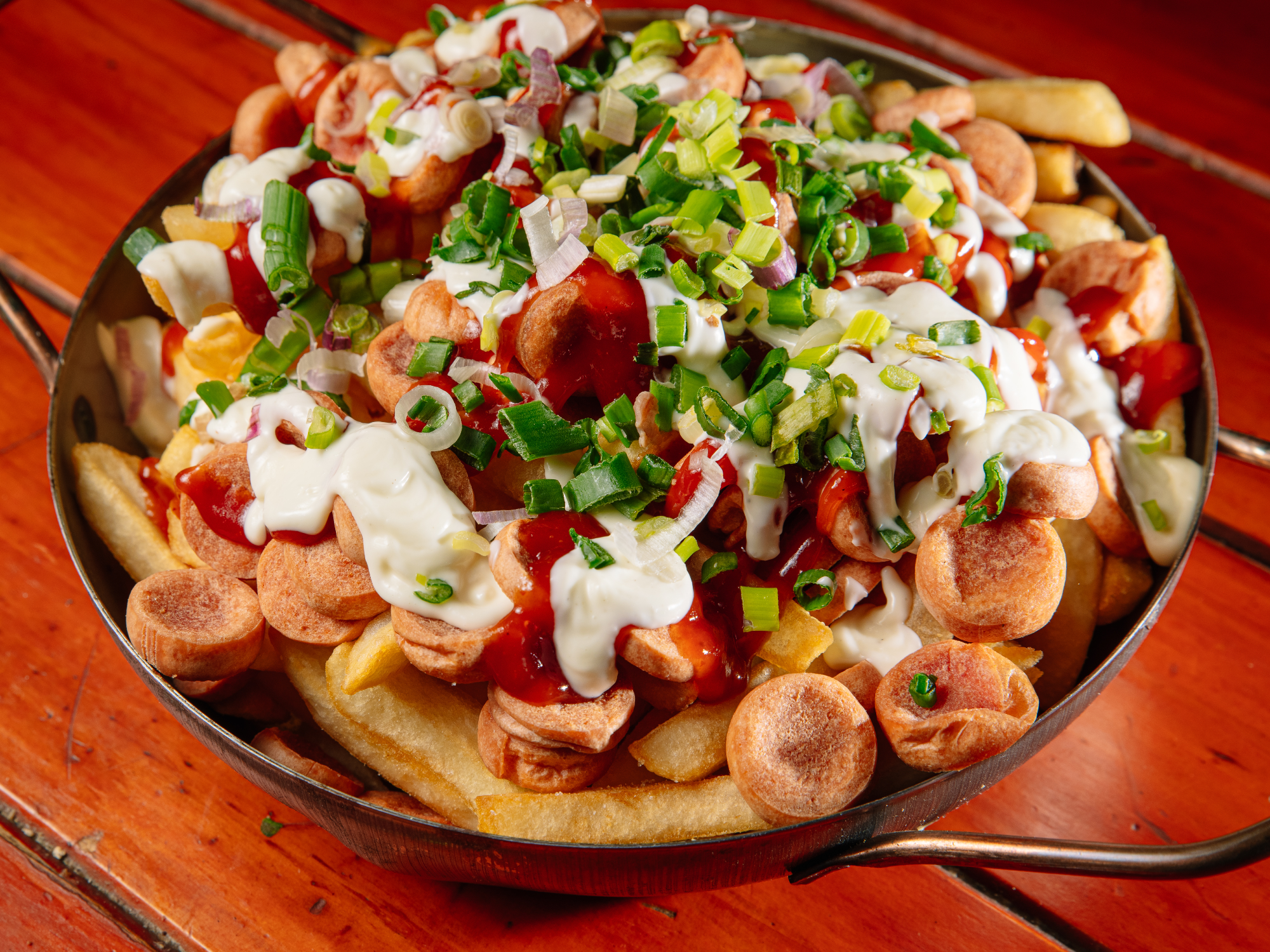 🍟SALCHIPAPAS DOHA + 2 SALSAS A ELECCIÓN