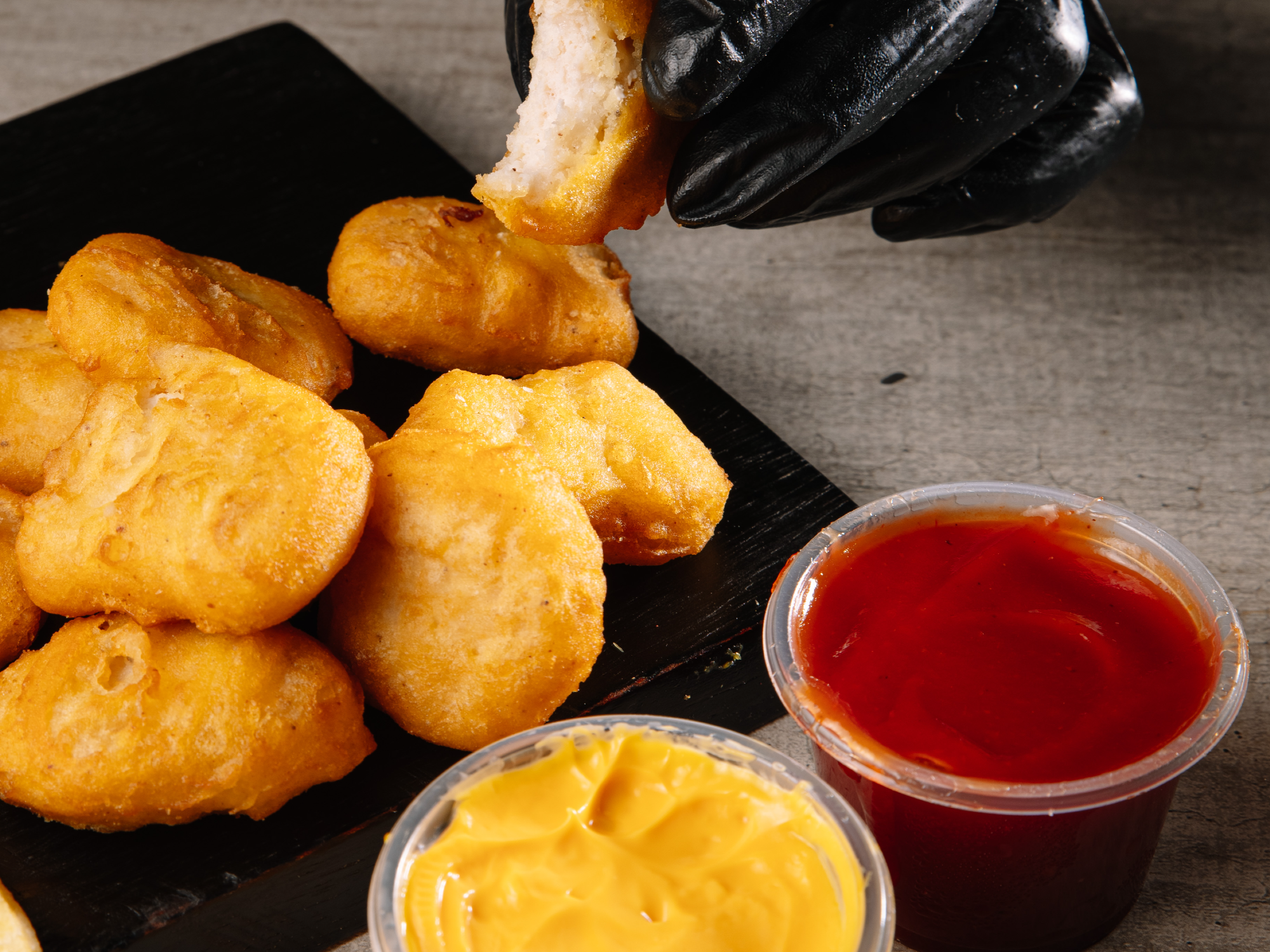 NUGGETS X20 + 2 salsas a elección de DOHA BURGERS OHIGGINS