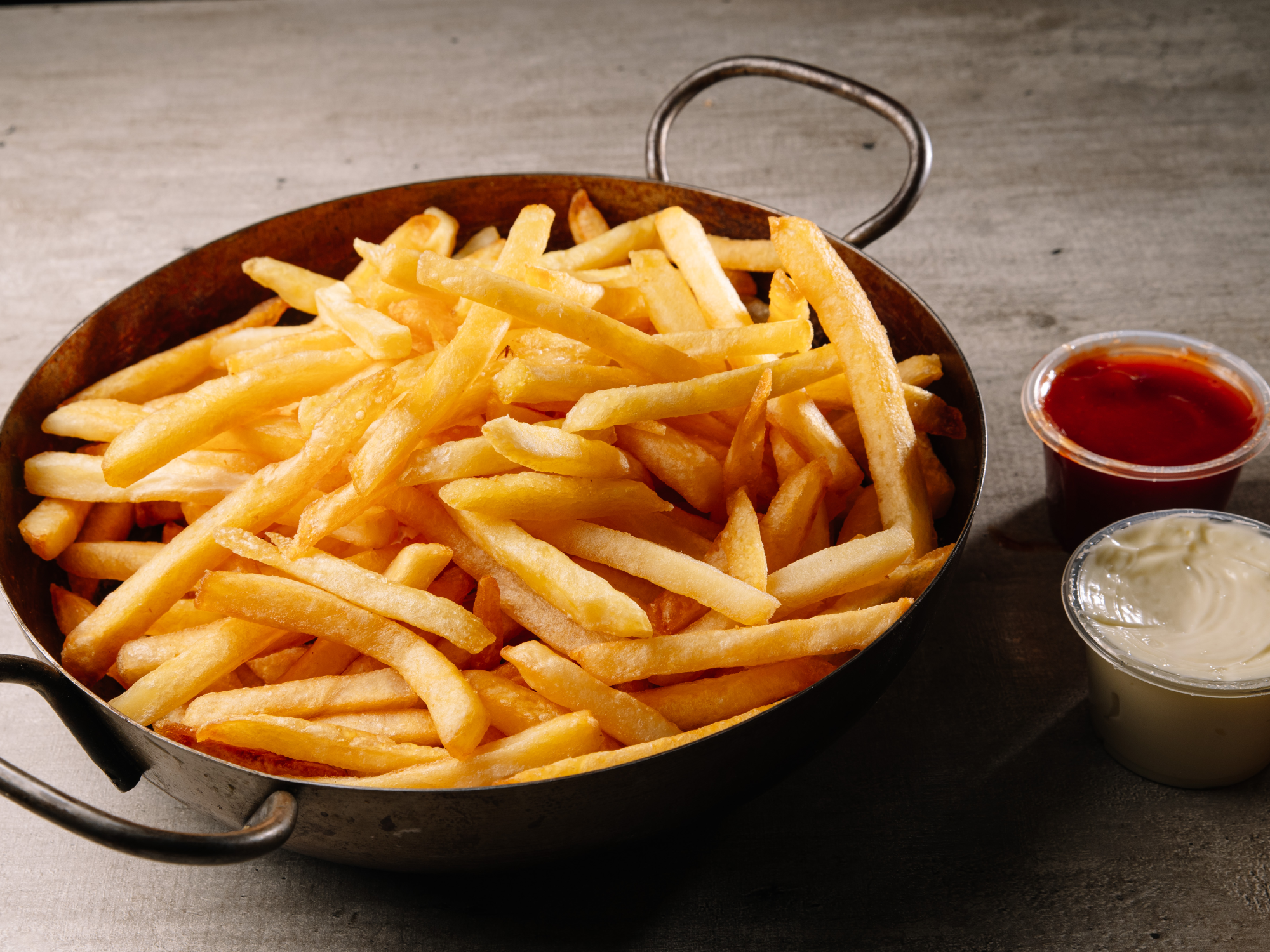 🍟PAPAS CLASICAS + 2 SALSAS A ELECCION