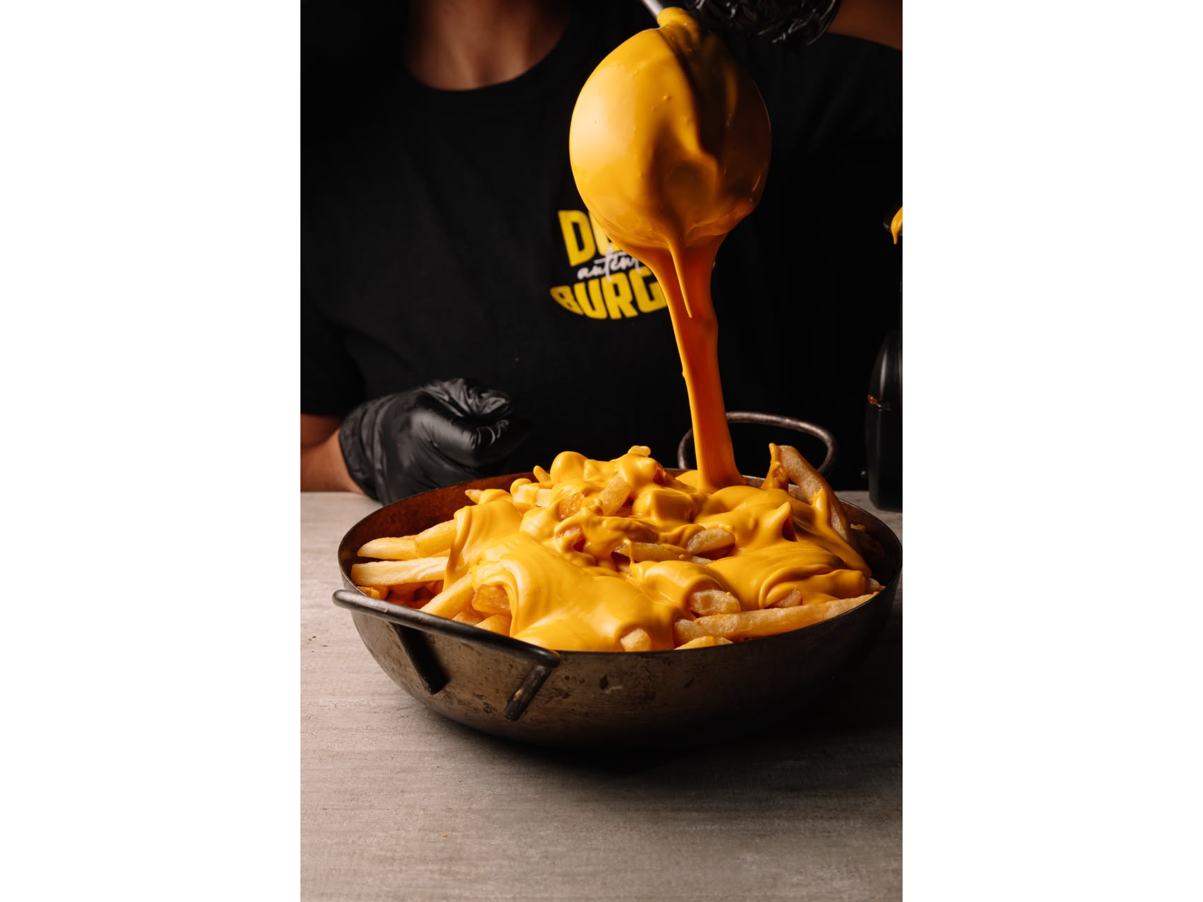 🍟BAÑO DE CHEDDAR  + 2 SALSAS A ELECCIÓN