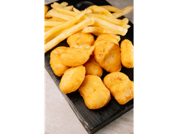 10 NUGGETS+ 5 BASTONES DE MUZZA
