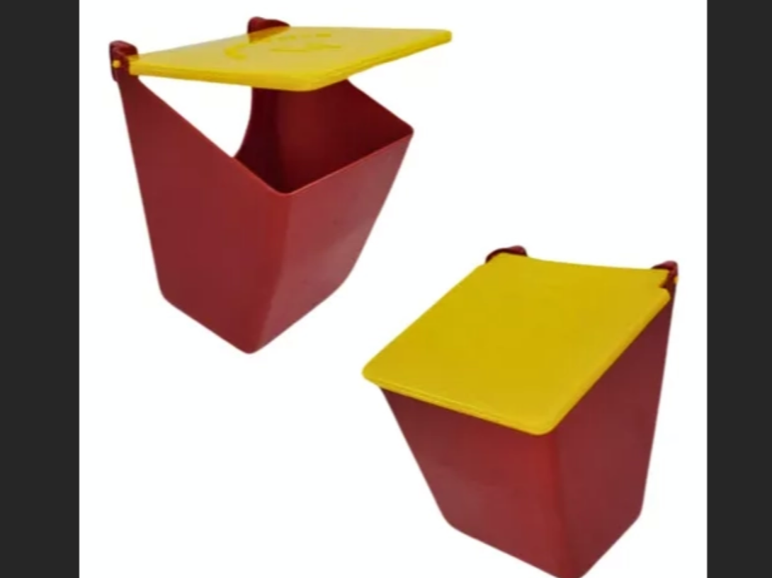 Comedero con tapa para gallo universo (U115)