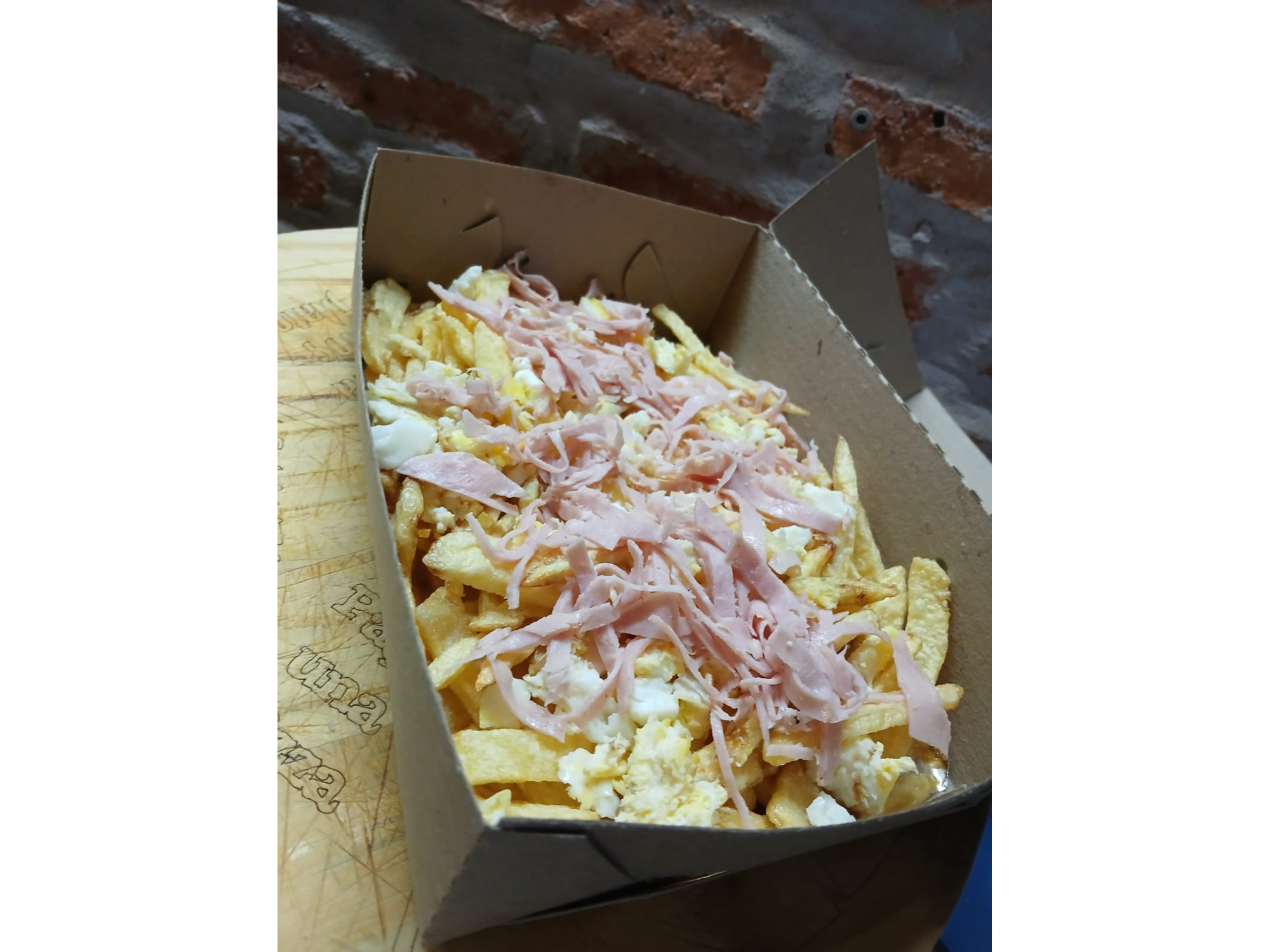 HUEVOS REVUELTO Y JAMON