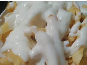Porción de fritas con Mayo Casera de Restobarcheveree