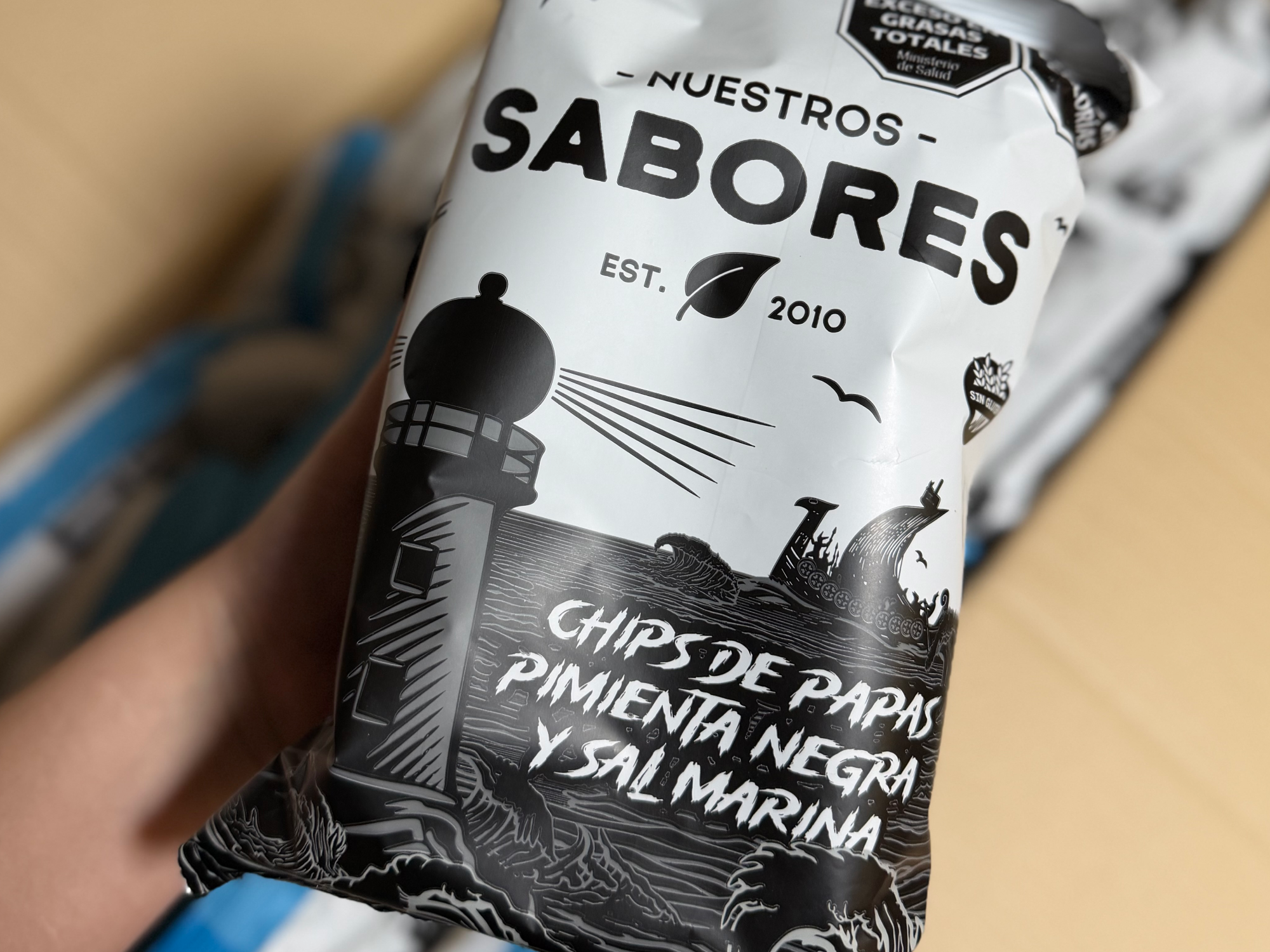 Chips de papas con pimienta negra y sal marina
