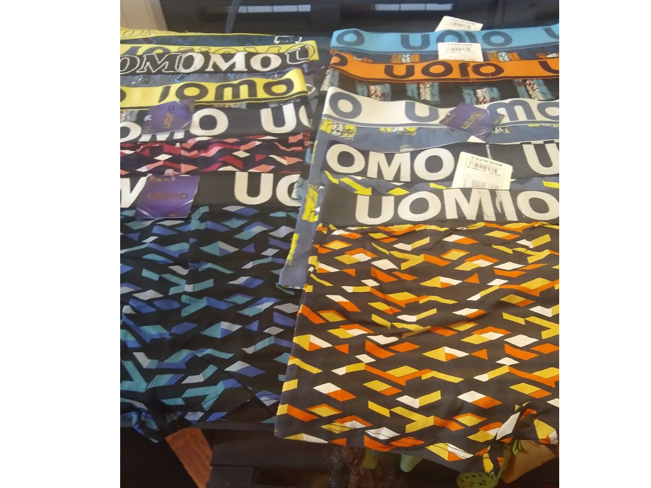 UOMO estampados