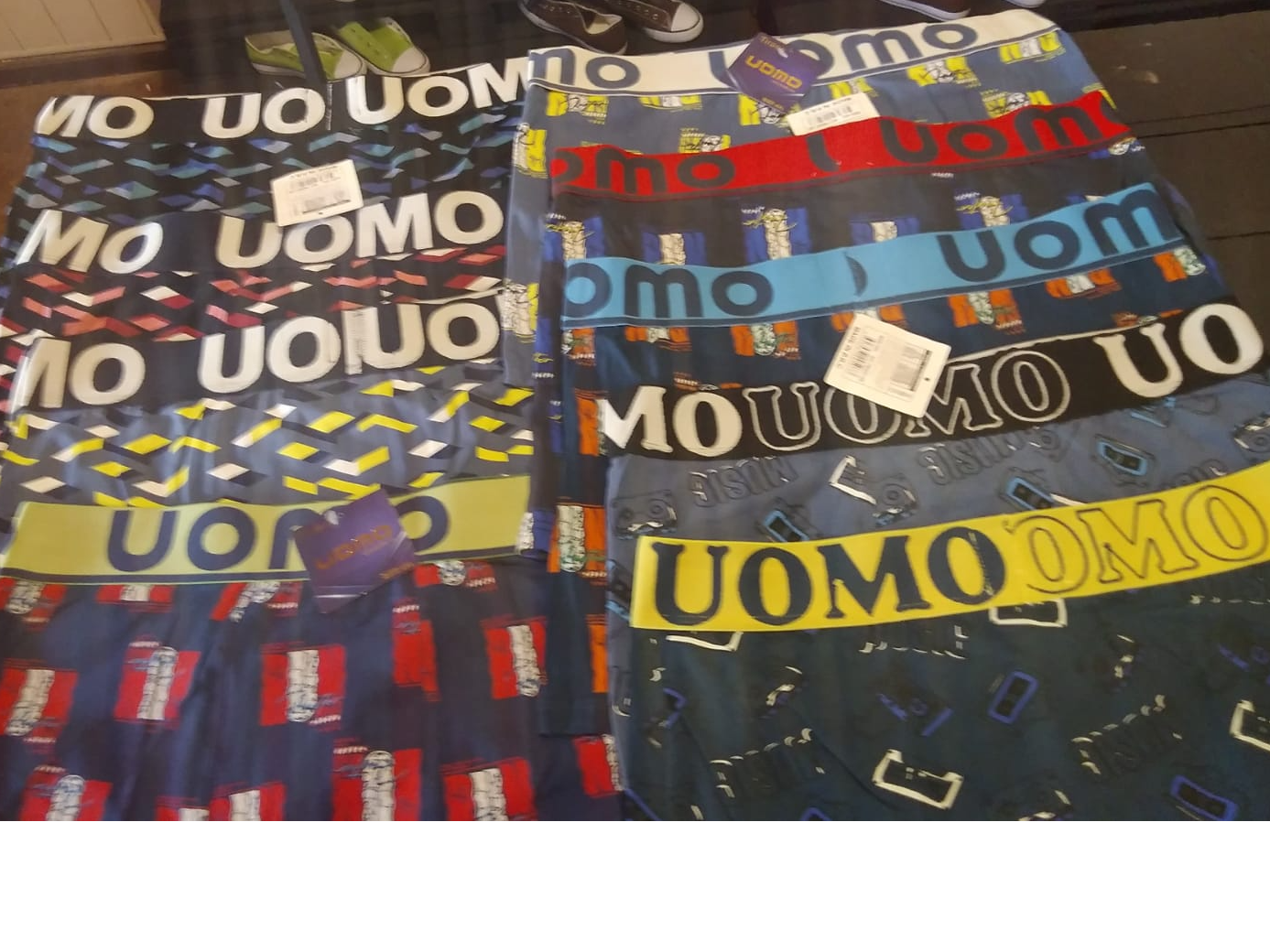 UOMO estampado