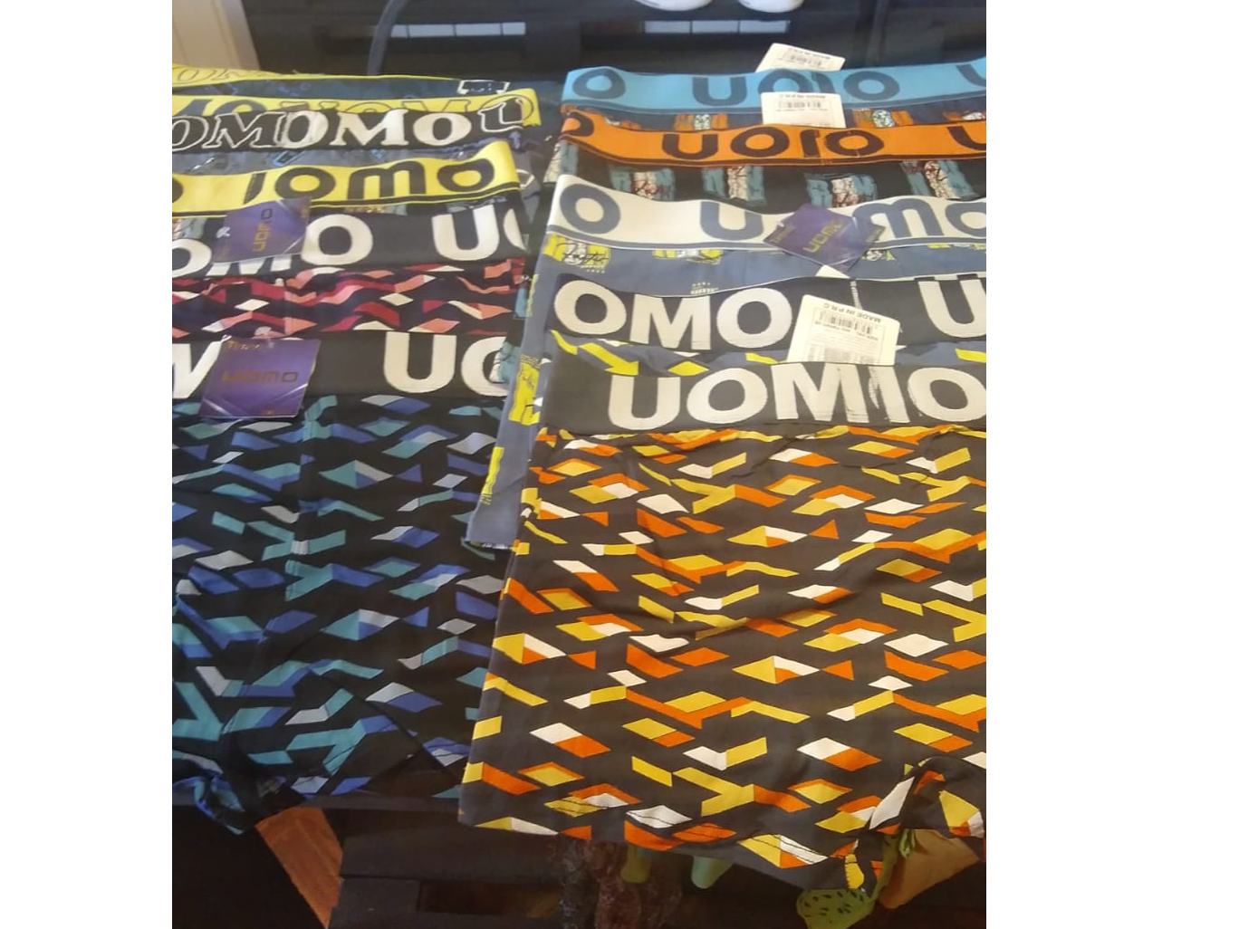 UOMO estampados