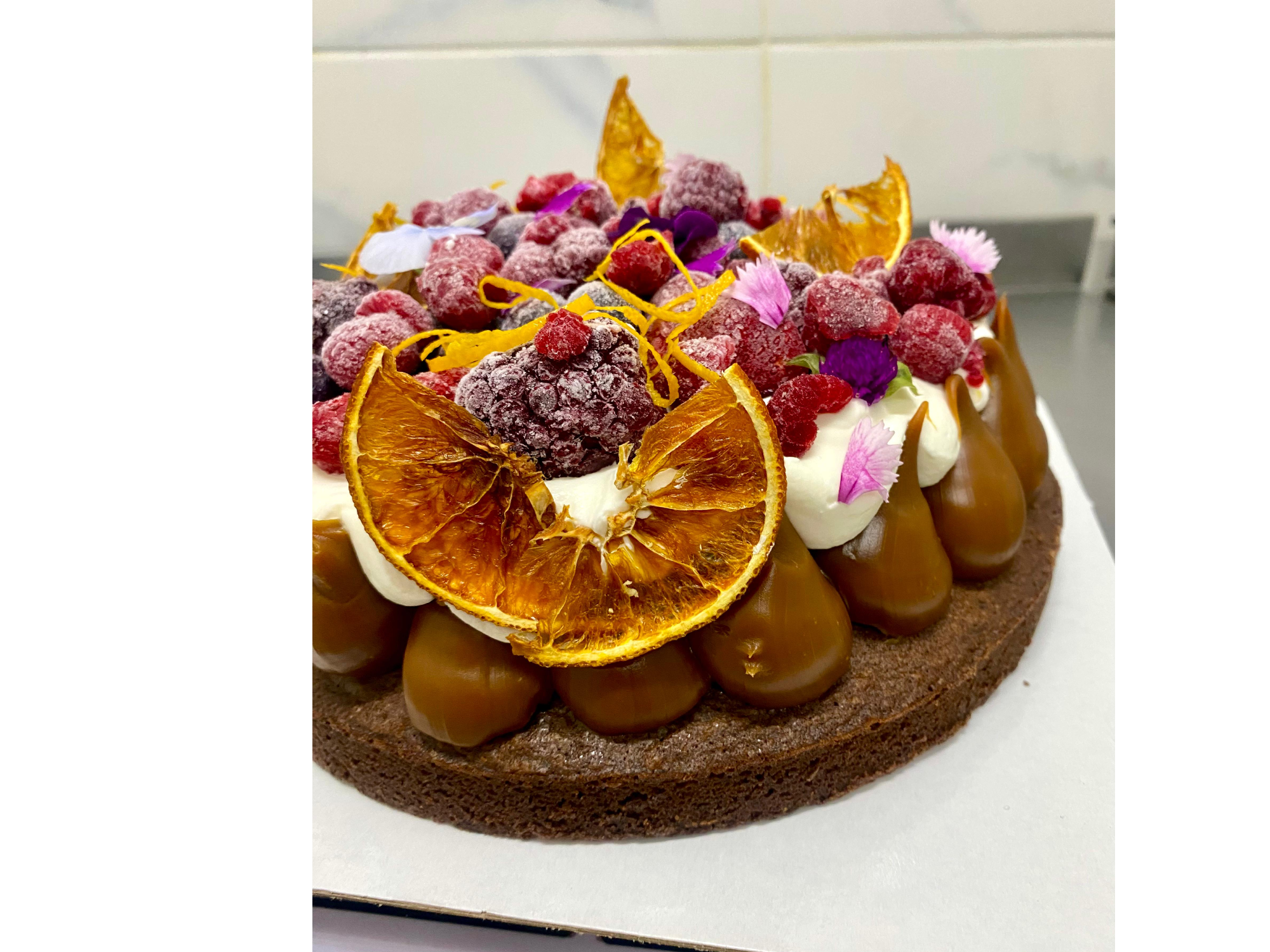 TORTA BROWNIE FRUTOS ROJOS