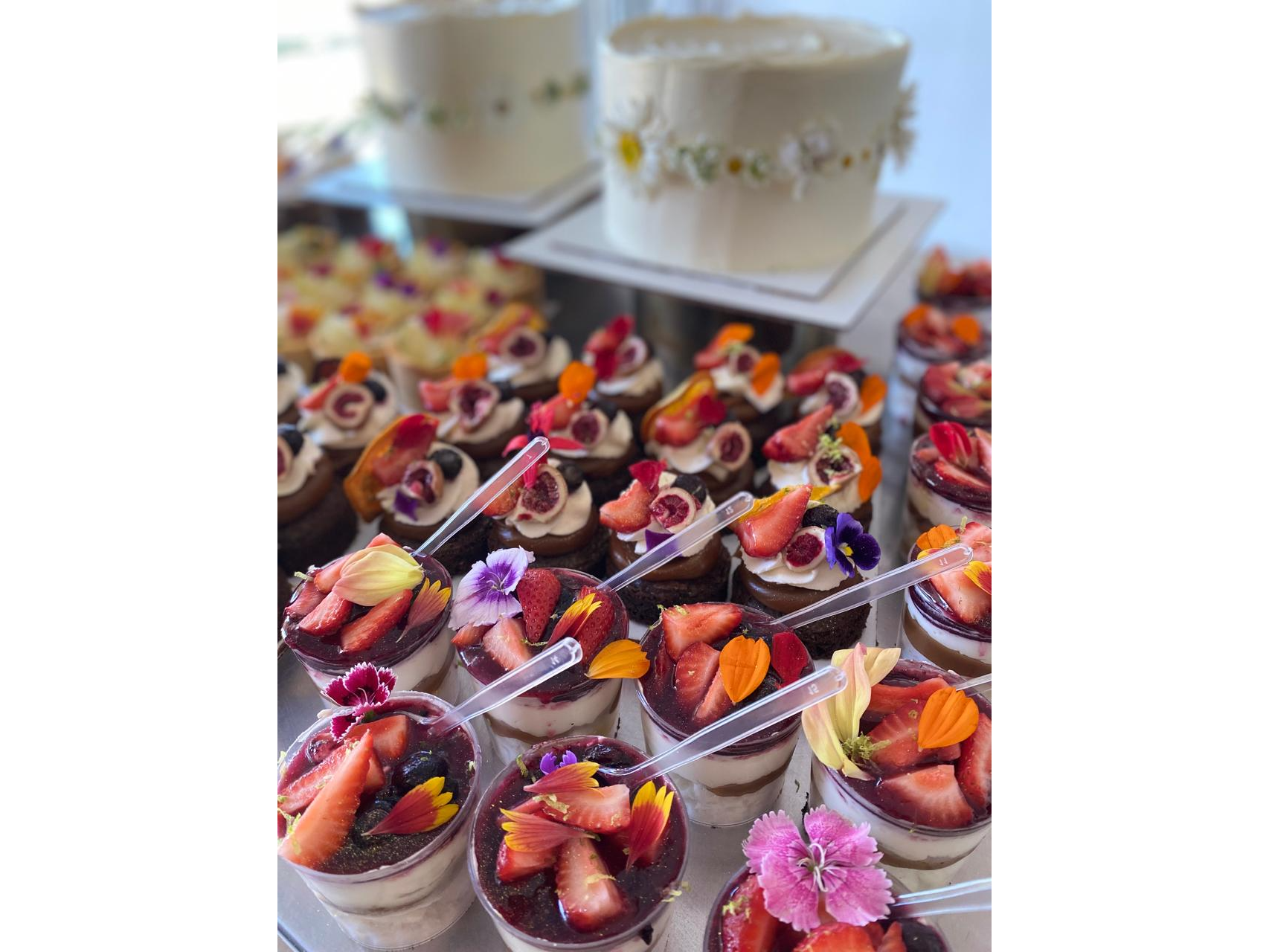 MINI PASTELERIA PARA AGREGAR A TU TORTA 50 PERSONAS
