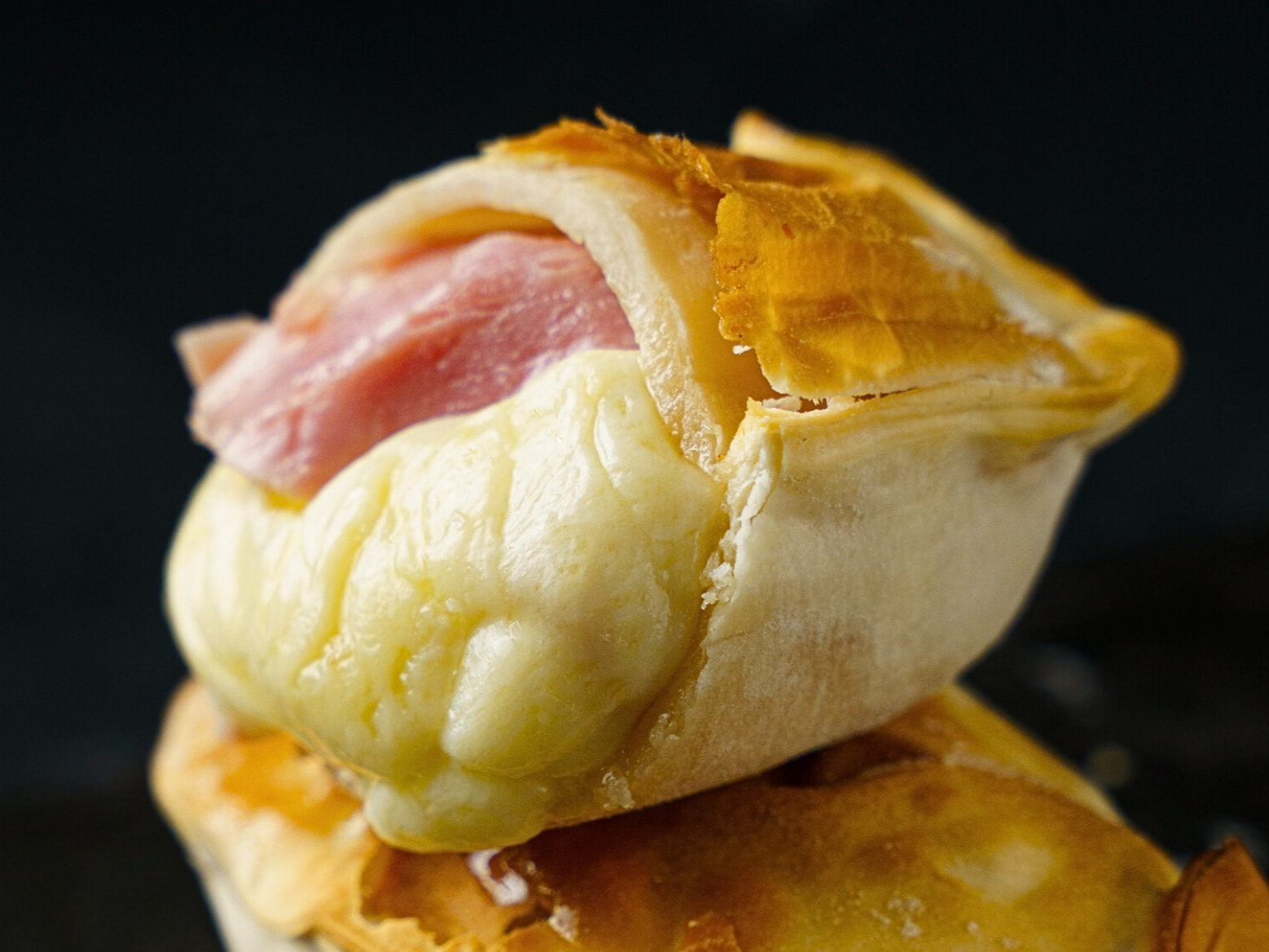 Empanada de Jamón y Mozzarella