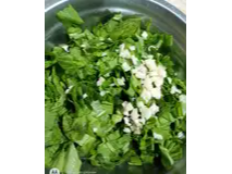 Ensalada de Radicheta Ajo Picado y Queso Regianito