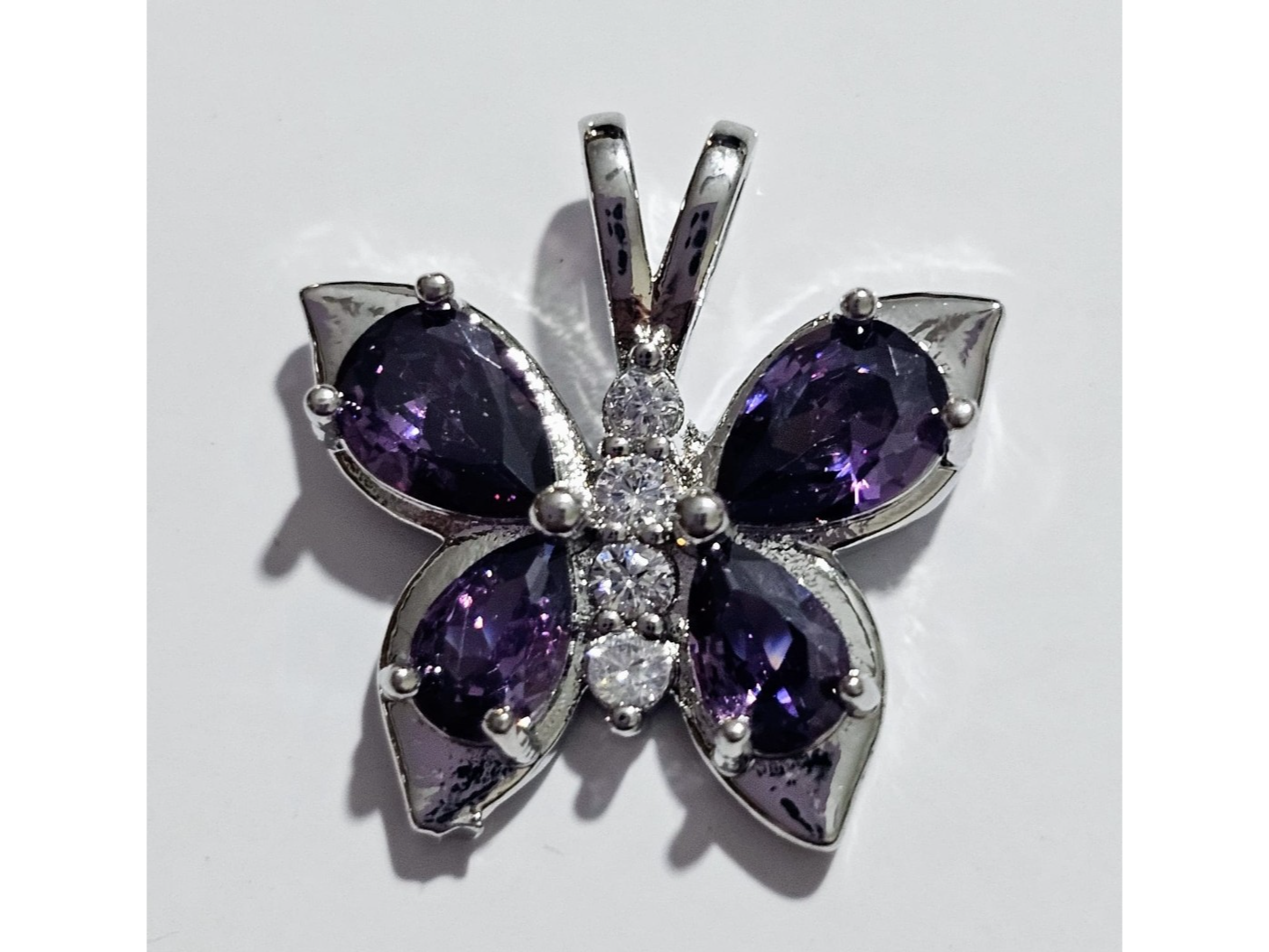 Dije mariposa violeta
