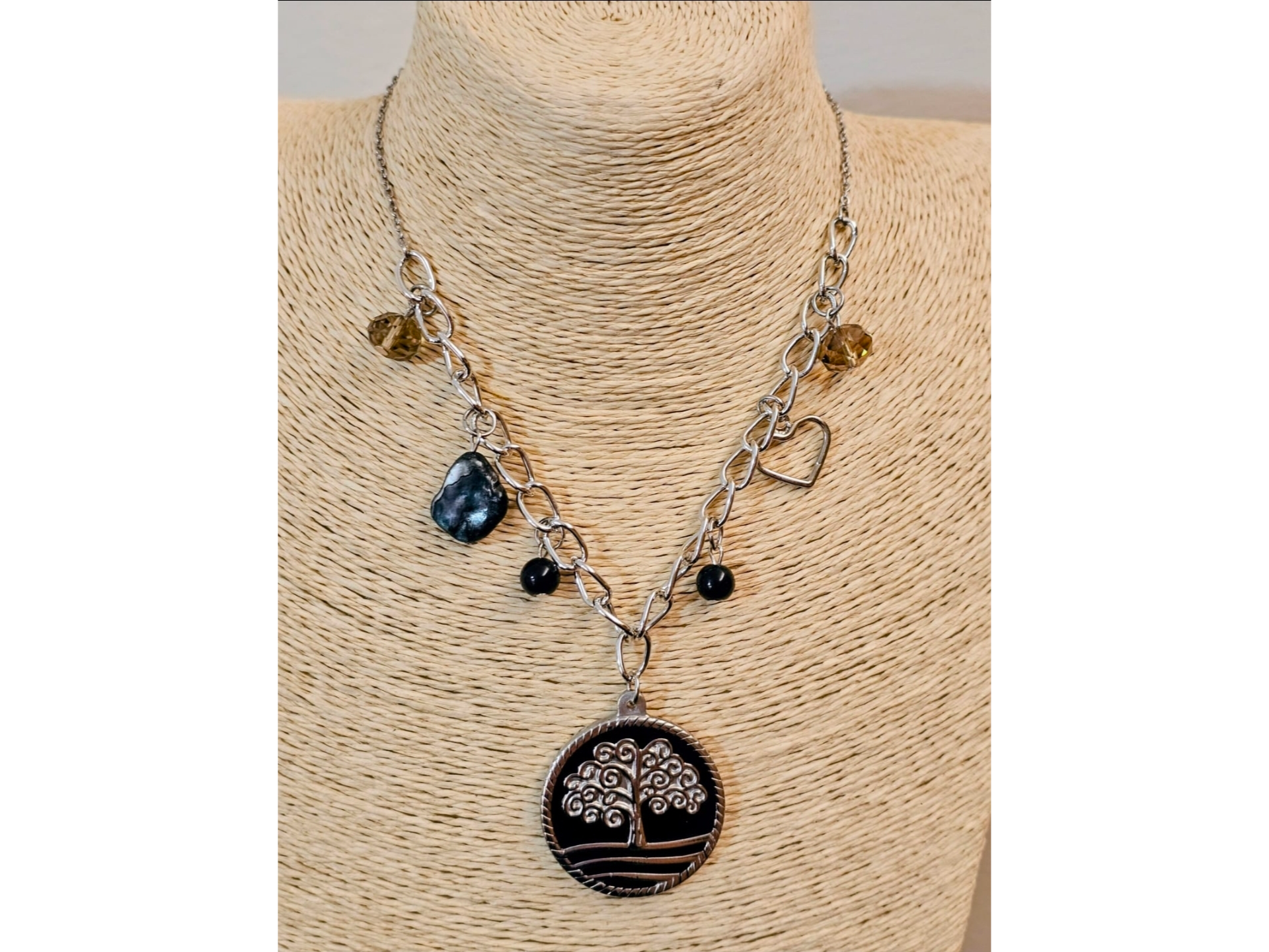 Collar con dijes árbol de la vida