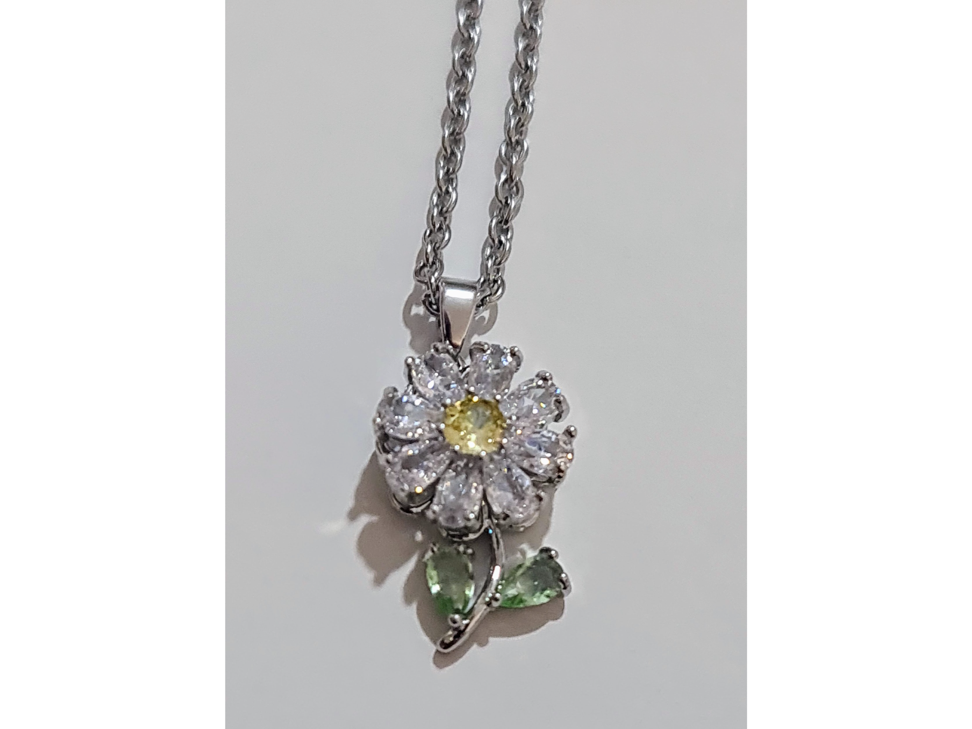 Conjunto dije margarita con cadena