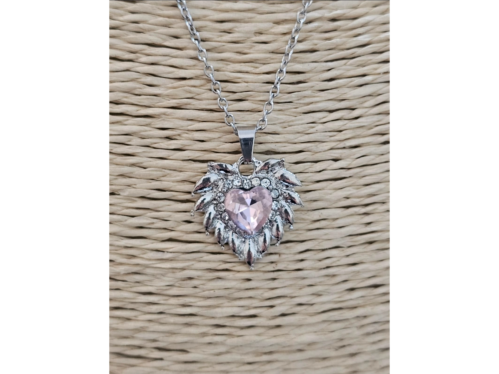 Dije corazon rosa con cadena