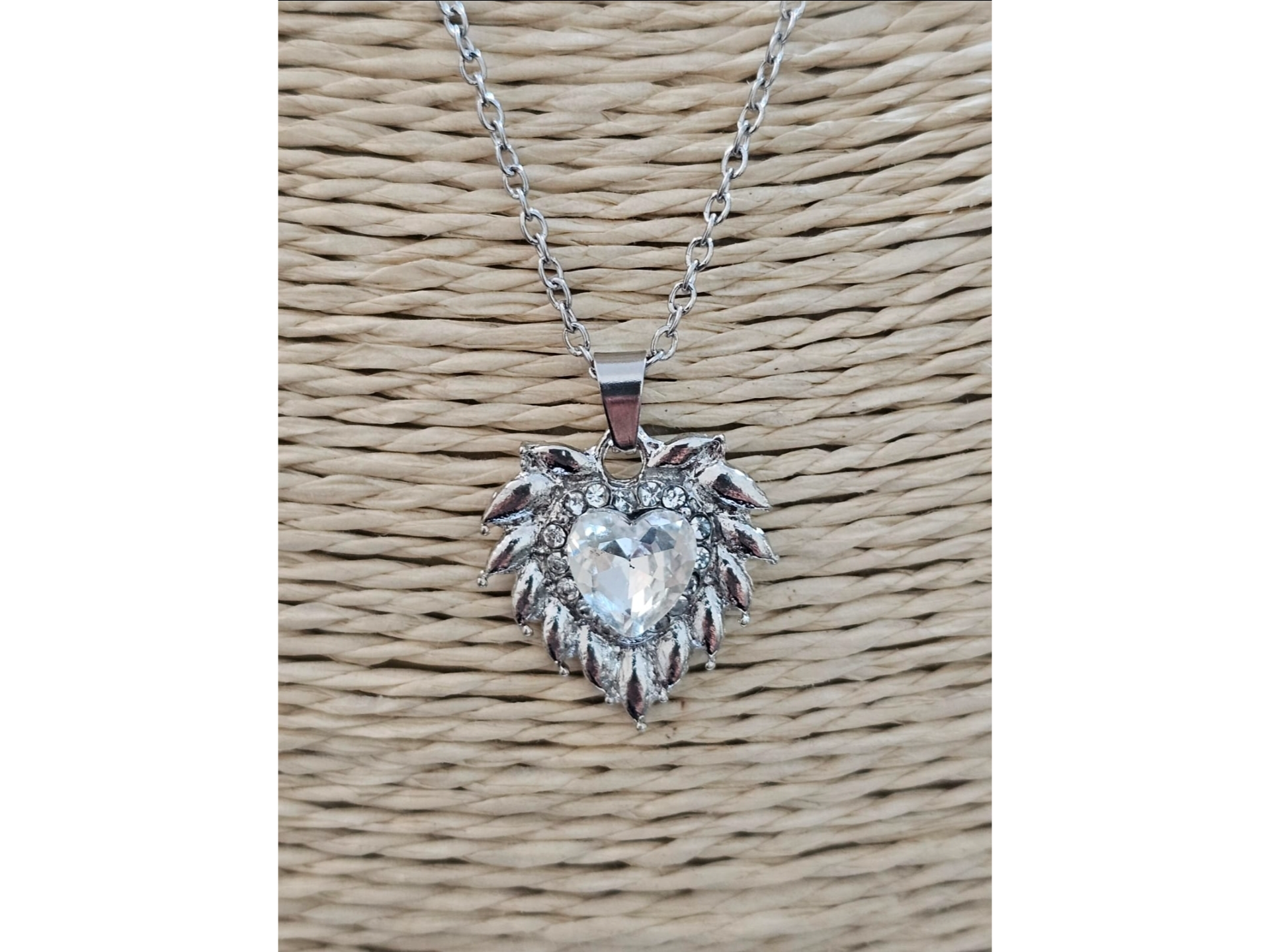 Dije corazon blanco con cadena