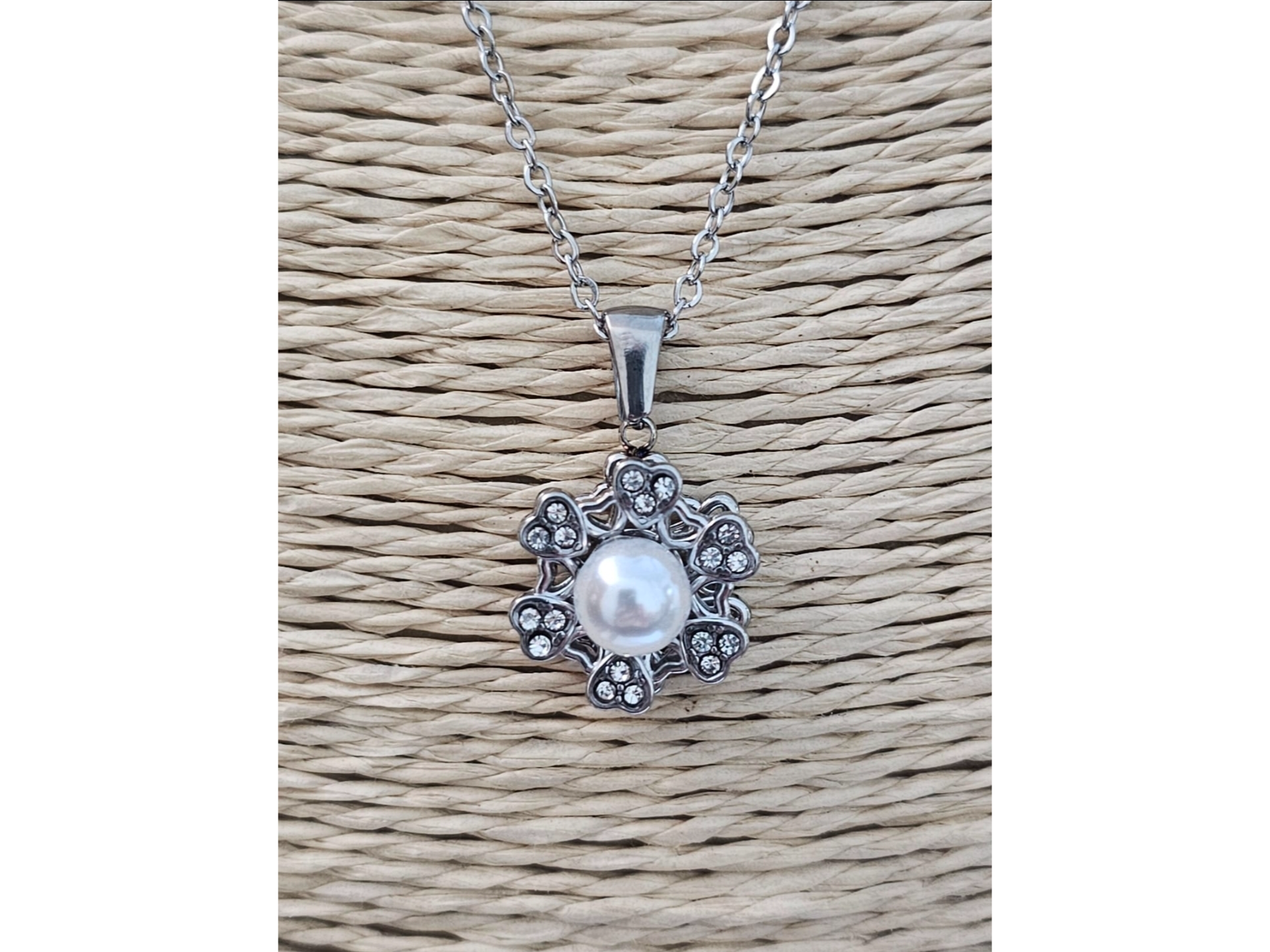 Dije flor giratorio con cadena