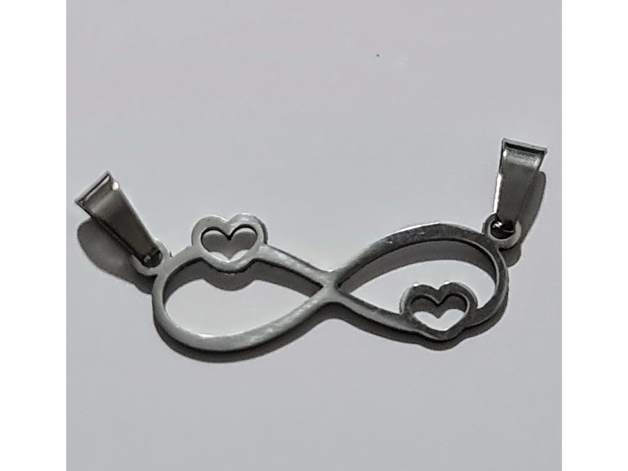 Dije infinito con corazones