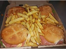 4 hamburguesas completas con papas fritas +4 latas linea pepsi o agua saborizada