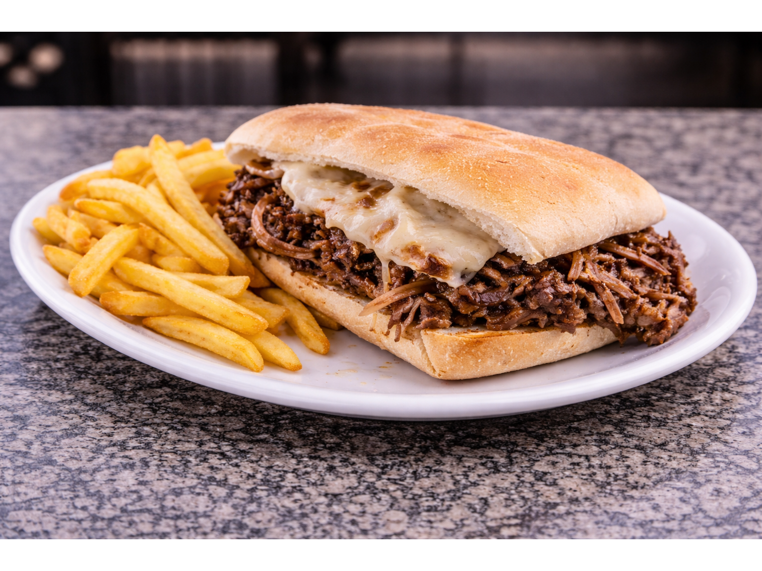 Sandwich De Ternera Braseada Con Fritas