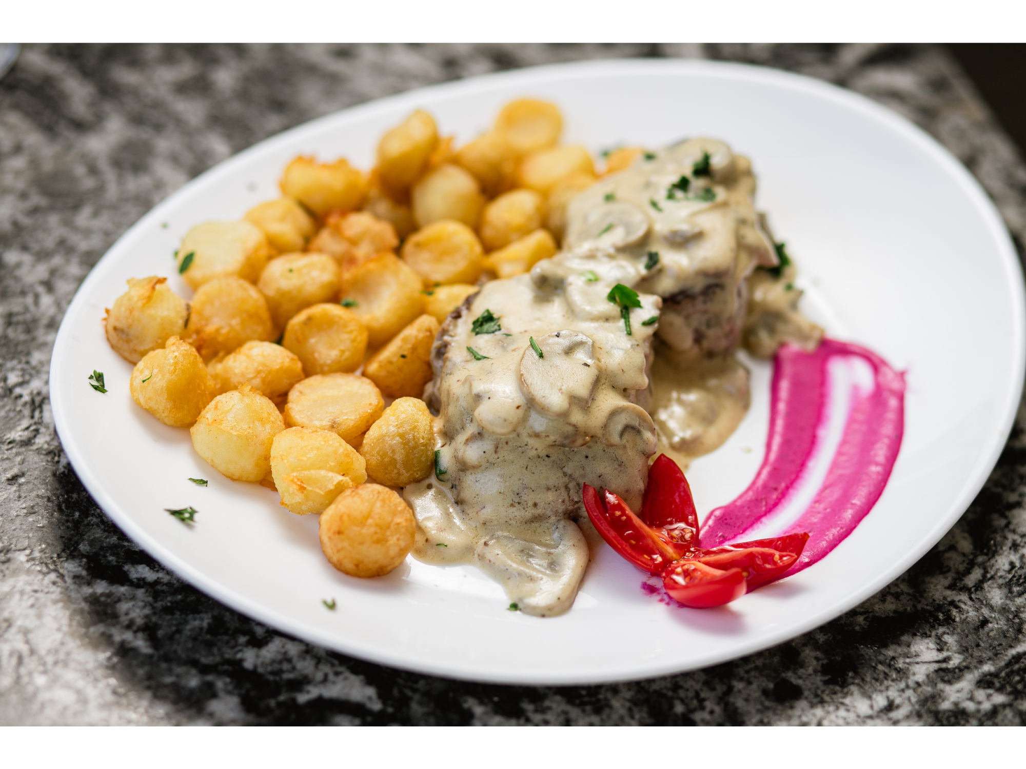 Medallon de lomo al champiñón con papas noisette