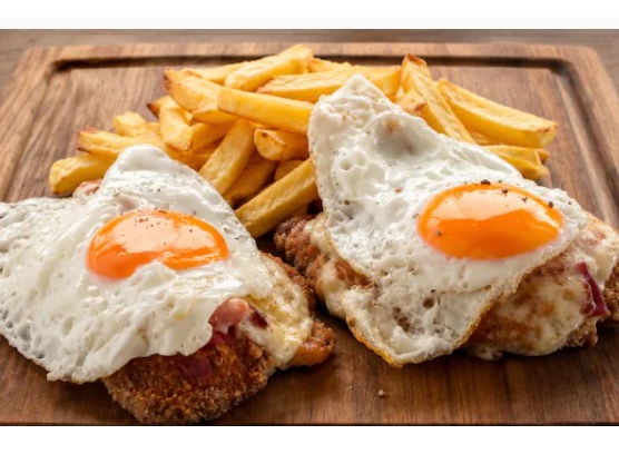 Mimanes con fritas y huevo