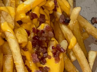 Papas cheddar y panceta