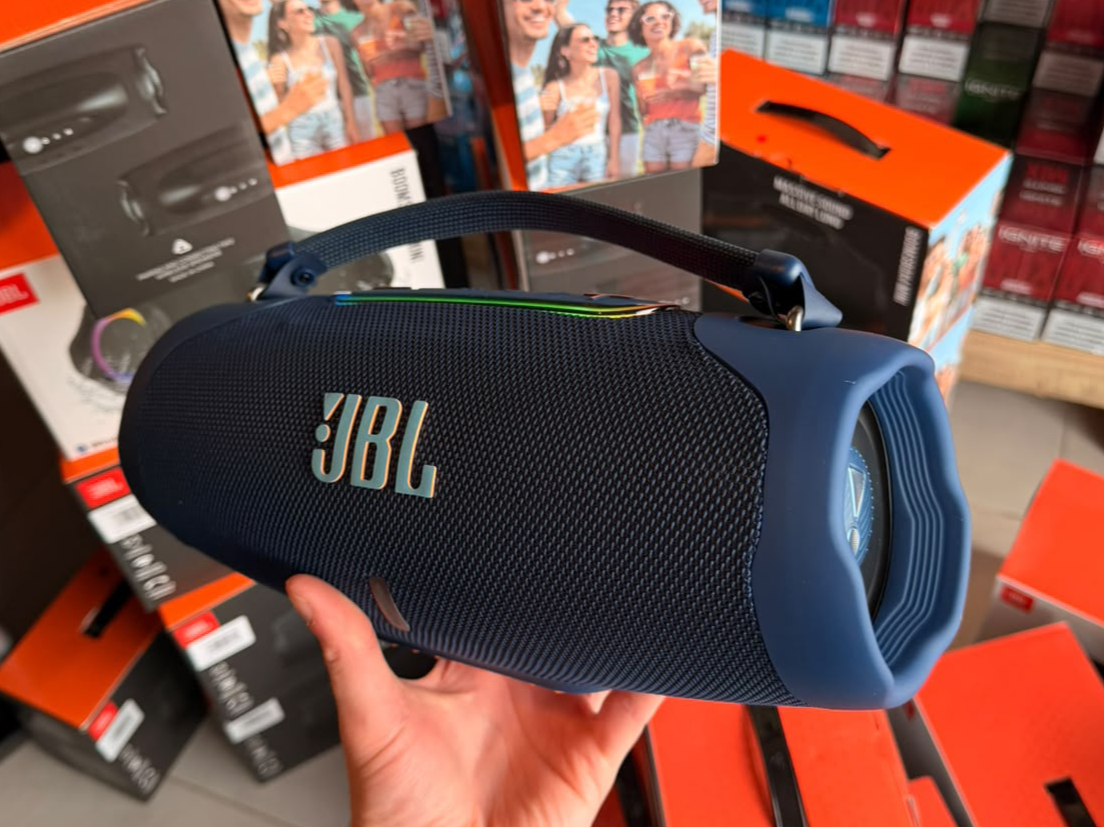 JBL BOMBOX