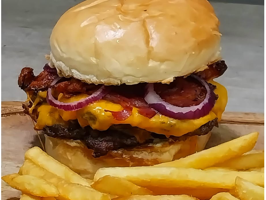 BURGER DOBLE O NADA CON PAPAS