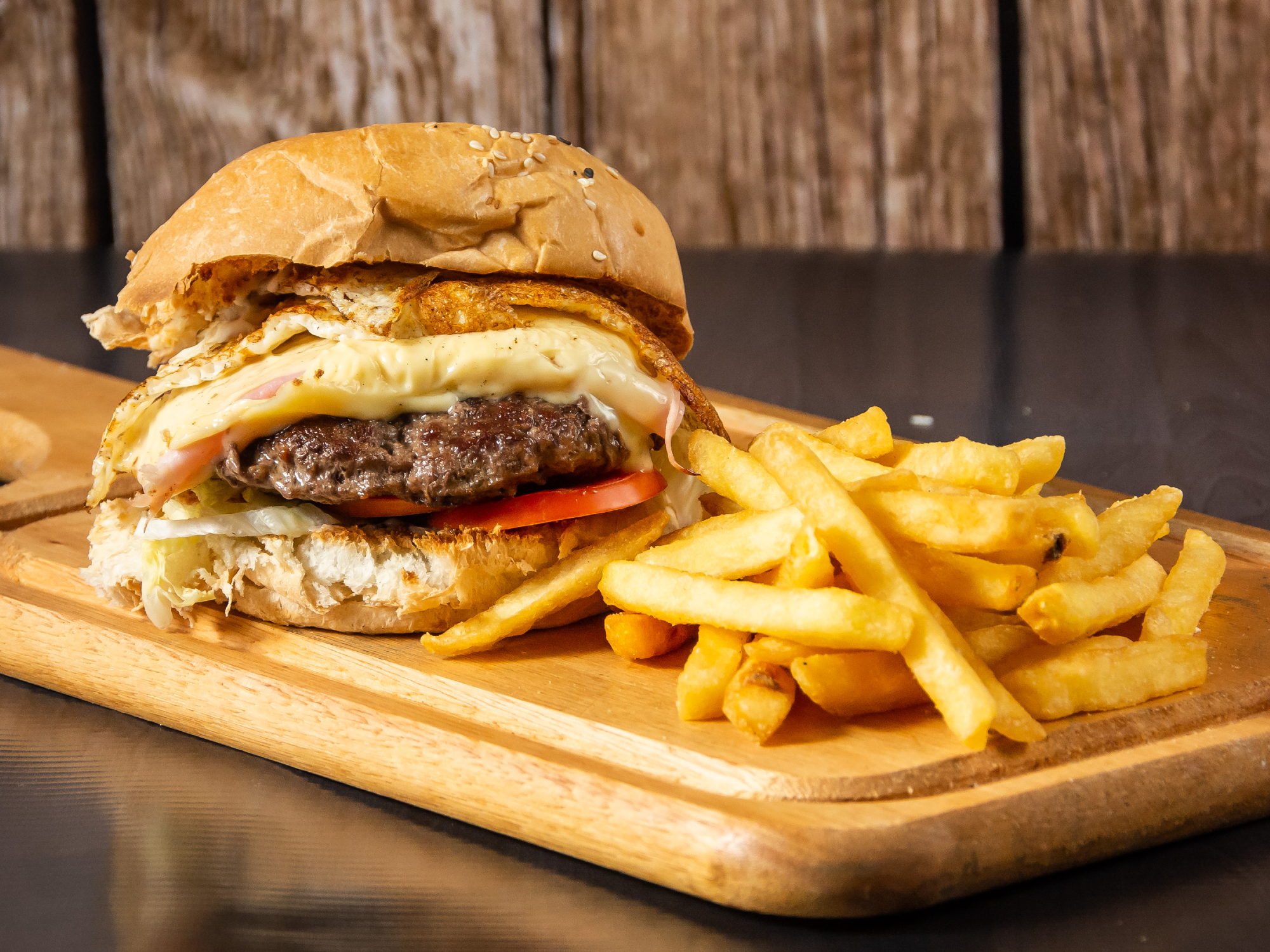 BURGER COMPLETA CON PAPAS