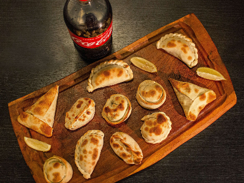 Doce empanadas + Coca Cola 1.5 L