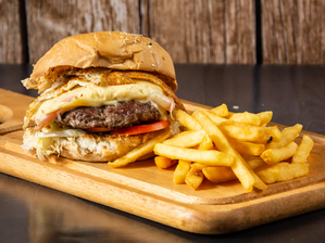 BURGER COMPLETA CON PAPAS de Pizza R Cofico